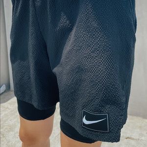 Nike Textured Running Shorts size L